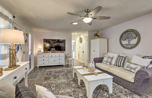 Munds Park House | Renovated Cottage with Fire Pit in Munds Park!