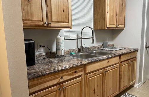 High Springs House | Renovated cozy cottage, pet friendly, close to Springs, sleeps 8