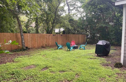 High Springs House | Renovated cozy cottage, pet friendly, close to Springs, sleeps 8