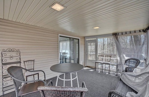 Gouldsboro Ski Chalet | Renovated Escape in Mountain Resort. Lake, Pool, Kayak, Family and Pet Friendly!
