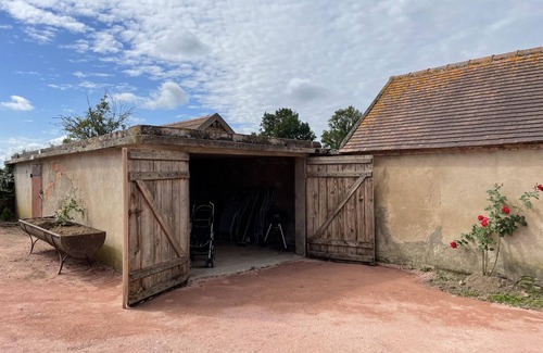 Pierrefitte-sur-Loire Cottage | Renovated Cottage with Countryside View in Pierrefitte-sur-Loire