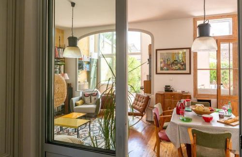 Nansouty-Saint-Genes House | Renovated Furnished Townhouse With 2 Bedrooms & A Splendid Terrace