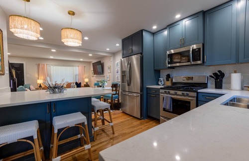 Picadome House | ⭐️Renovated⭐️ Great Location Fire Pit - Dog Friendly - Fully Fenced - Games