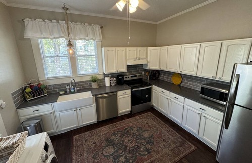 New Braunfels House | Renovated Historic Cottage in New Braunfels