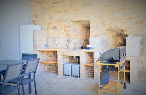 Cervera Villa | Renovated, historic castle - Luxury, Pool, Privacy - 6 bedrooms, 6 bathrooms