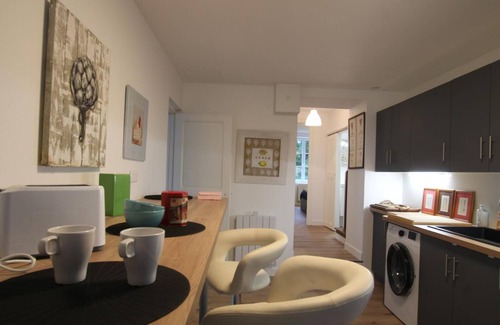 Rauville-la-Bigot Cottage | Renovated house near beaches, pets allowed