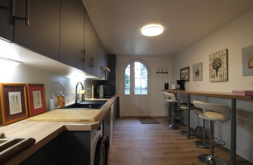 Rauville-la-Bigot Cottage | Renovated house near beaches, pets allowed