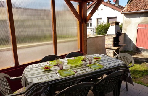 Molinet Cottage | Renovated house near Digoin, pets allowed, enclosed yard