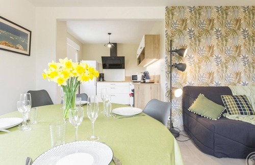 Bourgvallees Cottage | Renovated house with WiFi and parking in St Romphaire