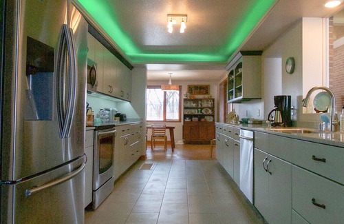 Goodview House | Renovated Mid-Century Modern House