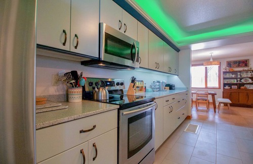 Goodview House | Renovated Mid-Century Modern House