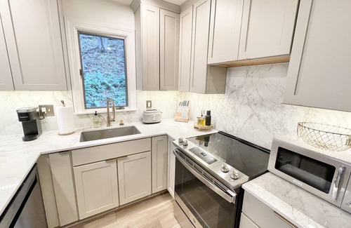 West Hartford Condo | Renovated Quechee Lakes Condo. Quechee Club Amenities! 15 mins Woodstock, VT!