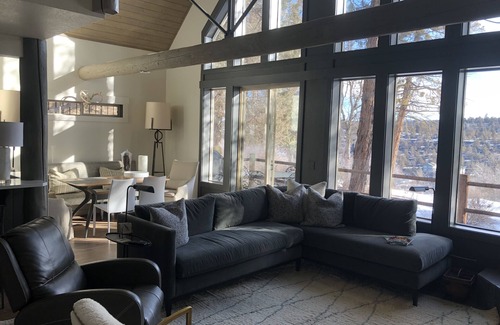 Klamath Falls House | Renovated Running Y Ranch Resort Home