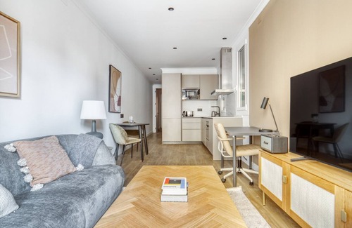 La Sagrada Familia Apartment | Renovated Sagrada Familia 1BR w/Roof Access, by Blueground