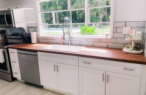 Melbourne Village House | Renovated Saltwater Pool Home w/King bed Sleeps 8