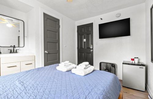 Downtown St. Petersburg Apartment | Renovated Studio in Downtown St Pete - Ideal for Young Professionals