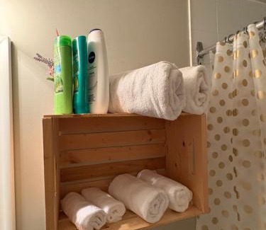 Kingsland House | Renovated Studio with Modern and Farmhouse Decor 8