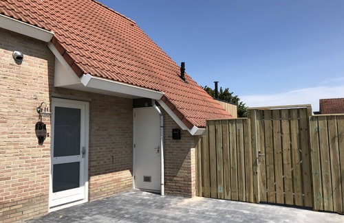 Breskens House | RENOVATED vacation home by the sea Breskens10 pers. child friendly, dog welcome.
