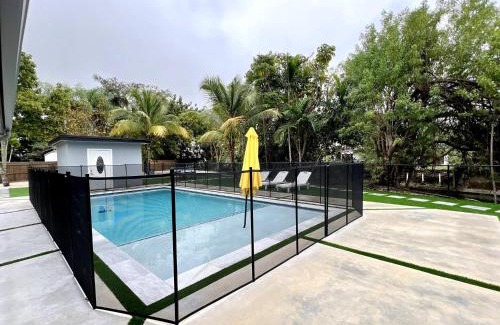 Ludlam Apartment | Renovated Villa Resort style pool, BBQ & Ping Pong patio