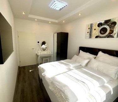 Mitte Apartment | Renovierte und klimatisierte 70qm City-Wohnung mit Balkon