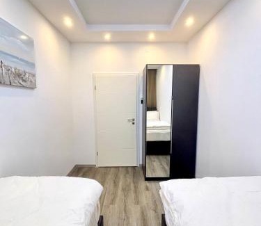 Mitte Apartment | Renovierte und klimatisierte 70qm City-Wohnung mit Balkon