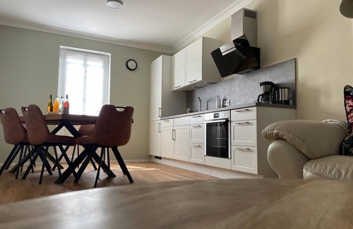 Mettlach House | Renoviertes Ferienhaus 115 qm, mit Ganzjährig Beheiztem Innenpool 28 C und Spa