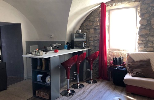 Ruoms Apartment | Rent apartment in the old mas of 1856.