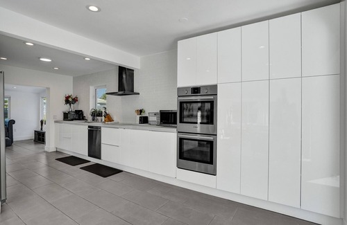 Central Business District House | RENT LUXE 5 STAR HEATED POOL + OVERSIZED PRIVATE BEACH SAND VOLLEYBALL COURT!