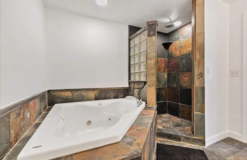 Murray Hill House | Rent the entire property unit A and B! Perfect for large groups