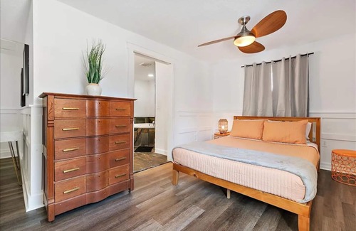 Murray Hill House | Rent the entire property unit A and B! Perfect for large groups