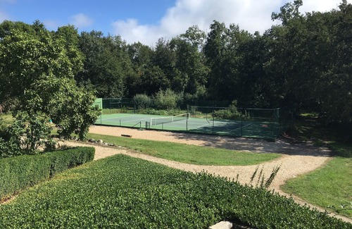 Joyeux Apartment | Rental-Gîte La Botte-Designer-Park view-Ensuite with Bath