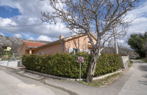 Sestanovac House | Rental home Ružić -all year open heated pool with anti-allergy system