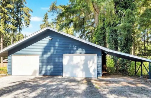 East Renton Highlands House | Renton 1 Bed Rambler in Maplewood on 3/4 acre