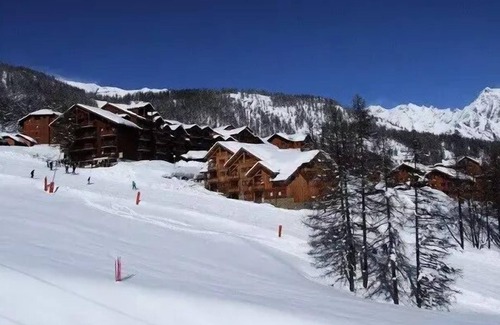 Puy-Saint-Vincent Ski Chalet | Residence Dame Blanche - DBAC25 - APPT 3 CHAMBRES - BALCONY - 8 PERSONS