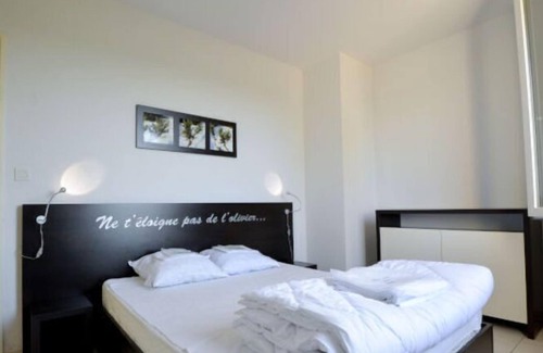 Azille Apartment | Residence du Château de Jouarres, Azille - Apartment 6 pers. with balcony