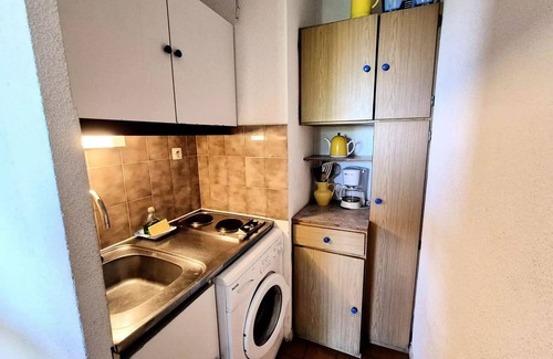 Six-Fours-les-Plages Apartment | Residence Le Verdon - Sea view apartment in large estate with swimming pool.