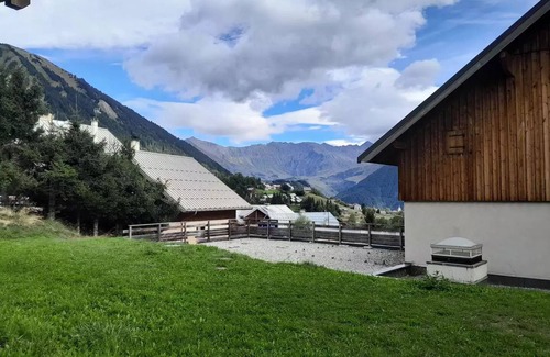 Saint-Jean-d'Arves Apartment | Residence La Fontaine Du Roi - Apartment 6 beds, 50m from ski slopes