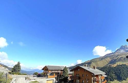Meribel-Mottaret Apartment | Residence La Saulire - Studentette for 2 people in Meribel Mottaret in the Laitelet district, at the foot of the slopes