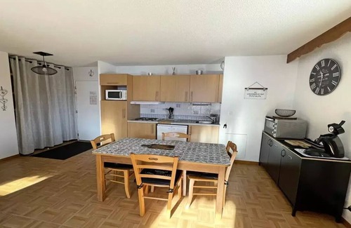 Puy-Saint-Vincent Apartment | Residence Les Gentianes - GEC2 - 2 bedroom apartment with large balcony