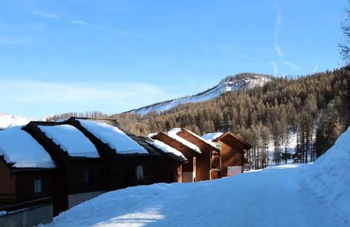 Puy-Saint-Vincent Apartment | Residence Parc Aux Etoiles - A008PAE Apartment - 2 bedrooms with terrace - 4/6 PERS