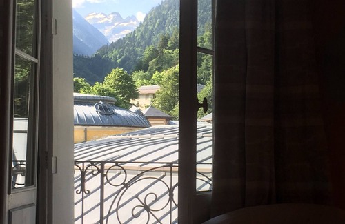 Cauterets Apartment | Residence Regina Cauterets large apartment in the center of town