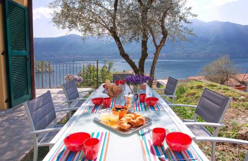 Sala Comacina Apartment | Residence Sala Comacina apartment no 2 with pool and spa by Italian Apartments