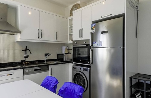 Seki Apartment | Residence w Balcony and Shared Pool 7 min to Coast