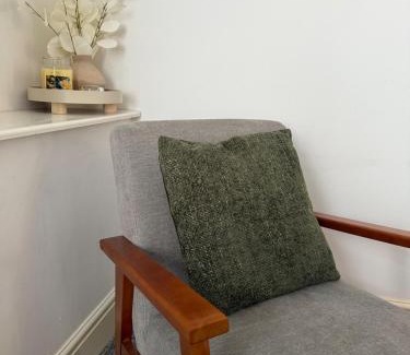 Blyth House | ResiLets - Stanley House - Large, Modern 3 Bed - NEW!