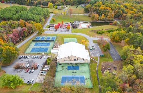 The Woods House | Resort Amenities Fire Pit Deck Grill & More