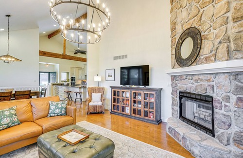 Camdenton House | Resort Amenities & Lake Access: Camdenton Retreat