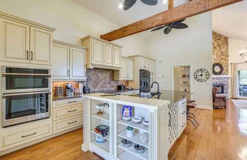 Camdenton House | Resort Amenities & Lake Access: Camdenton Retreat
