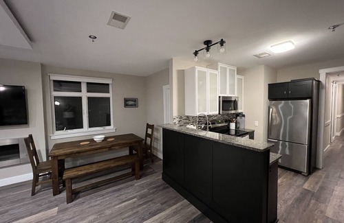 Huddleston Resort | Resort at The Pointe Smith Mountain Lake - Amenities To Spare
