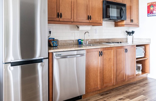 Vernon Condo | Resort Getaway ! Mtn Creek Ski-In Ski-Out -Pool-Hot Tub-Sauna