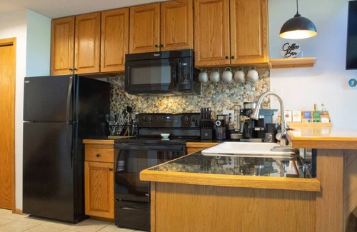 Lutsen Villa | Resort Hot Tub Pool Gym Ski-in out Fire Pits